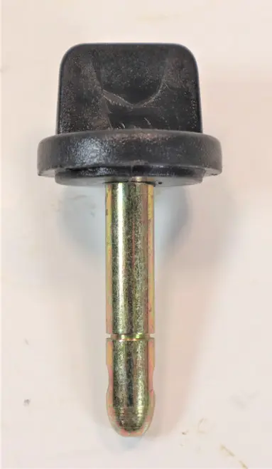 KNOB FOR SIDE PANEL LATCH ON MAHINDRA TRACTOR (000060545M01)