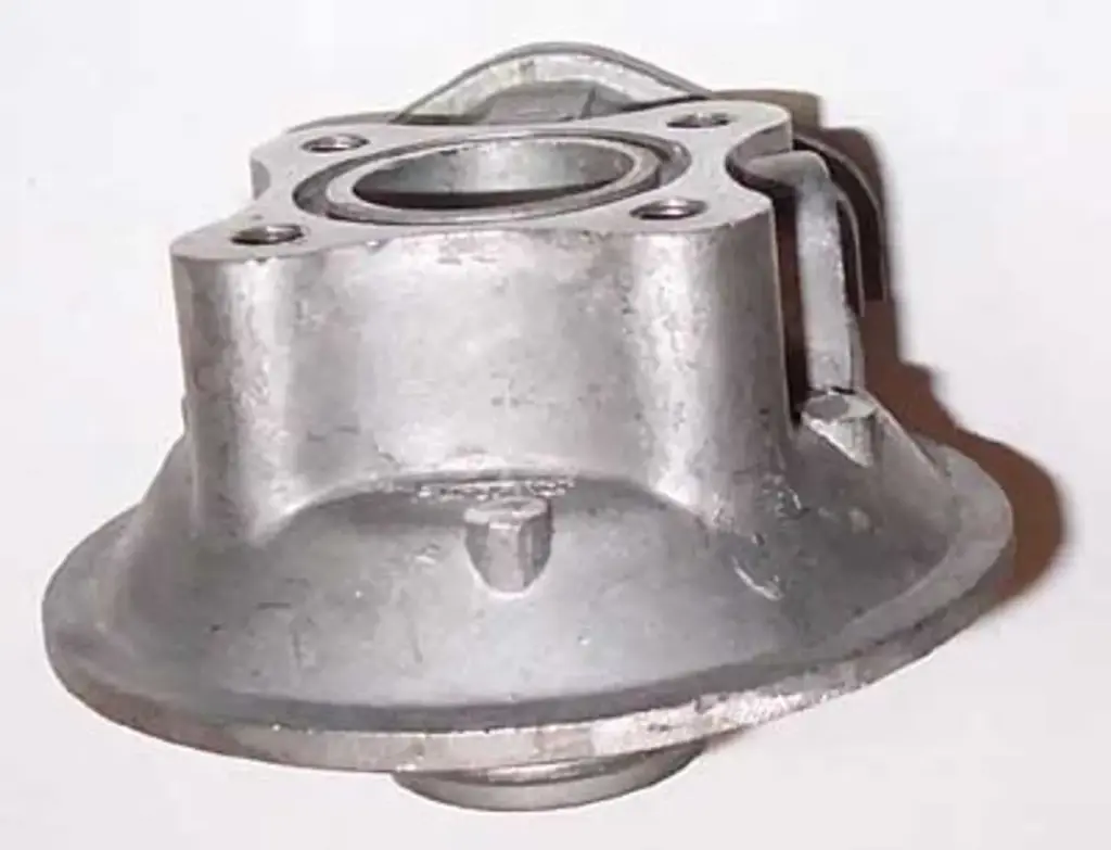 MOUNTING HEAD FOR HYDRAULIC FILTER ON 3825|4025|4530|5520|5525|5530|6025|6030|6520|6530|7060|7520 MAHINDRA TRACTOR (007201394E1)