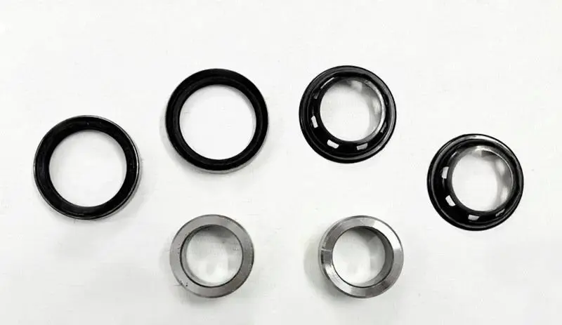 REAR AXLE OIL SEAL KIT (LH & RH) - SAMURAI 85'-95