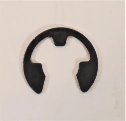 "C" CLIP FOR SIDE PANEL LATCH ON MAHINDRA TRACTOR (000060548M01)