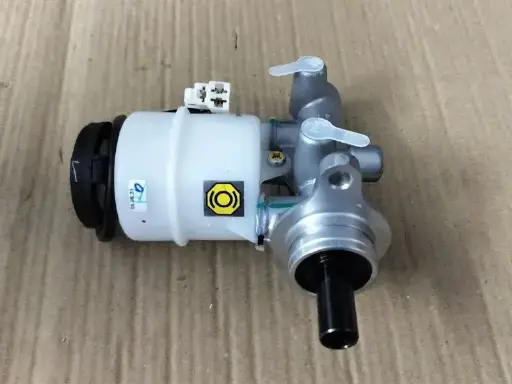 Brake Master Cylinder Suzuki Samurai SJ413 with reservoir