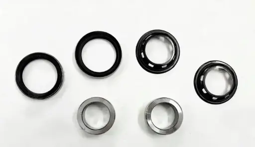 REAR AXLE OIL SEAL KIT (LH & RH) - SAMURAI 85'-95